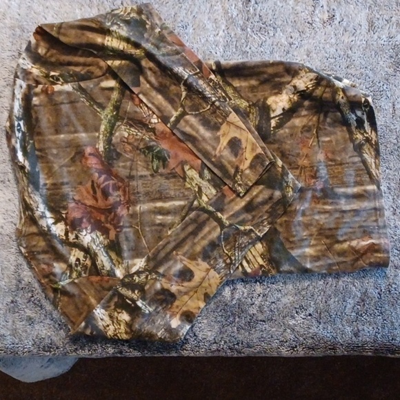 MOSSY OAK CAMO, LONG SLEEVE SHIRT, SIZE SMALL YOUTH. - Picture 5 of 6